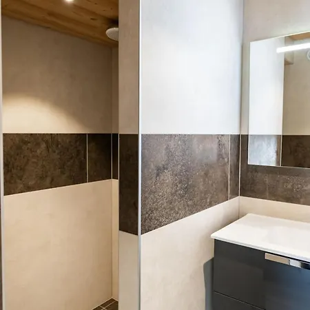 Apartment 4 Pieces, 3 Salles De Bains, Proche Centre Et Remontees Mecaniques, - Fr-1-676-173 *